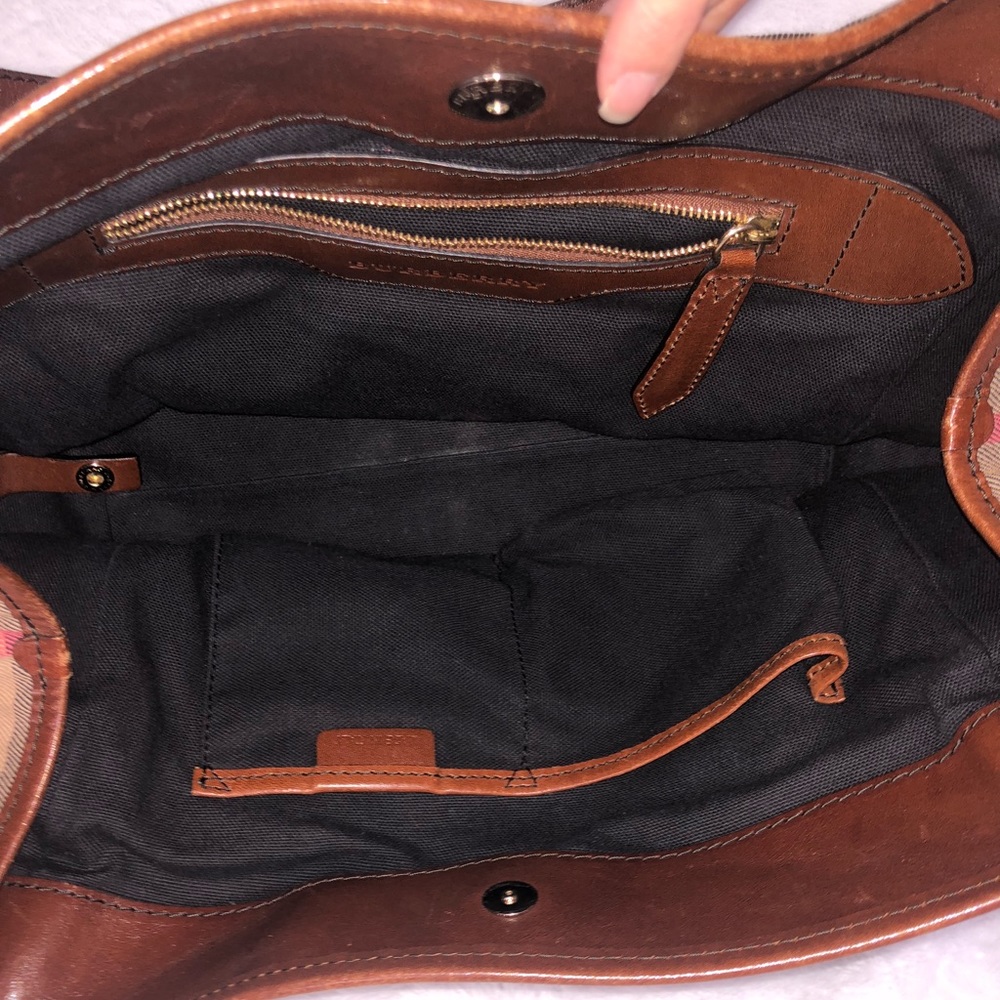 Authentic Burberry Canterbury Purse - Picture 9 of 11